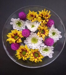 開ききったお花で花手水