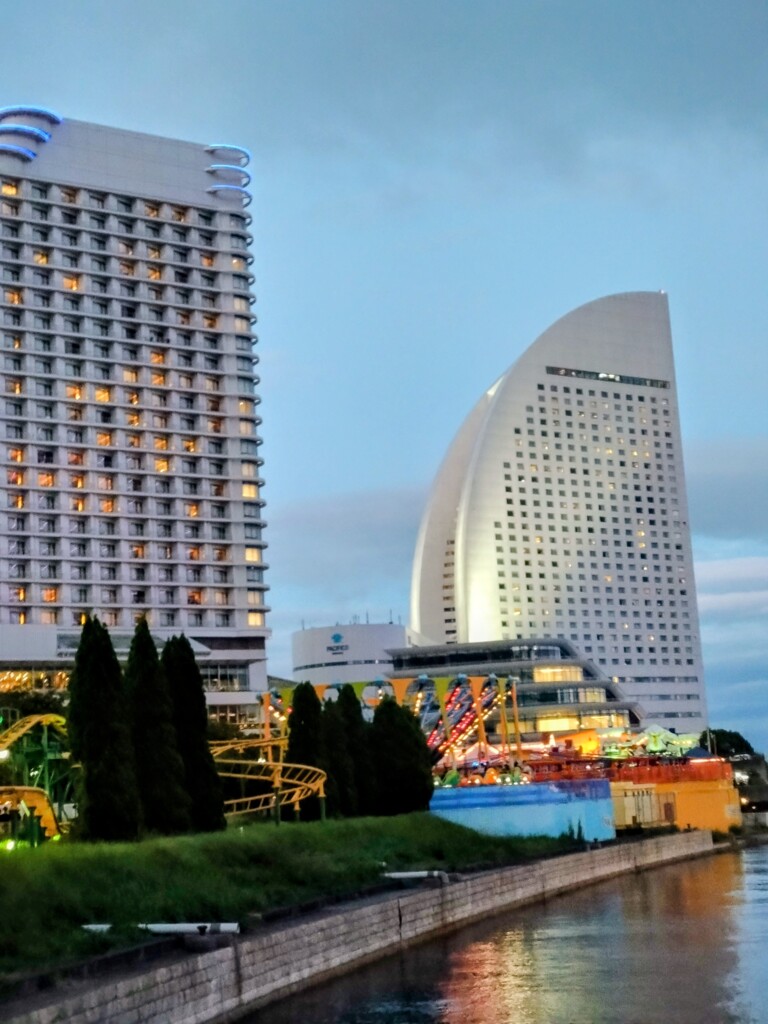 眠らない街