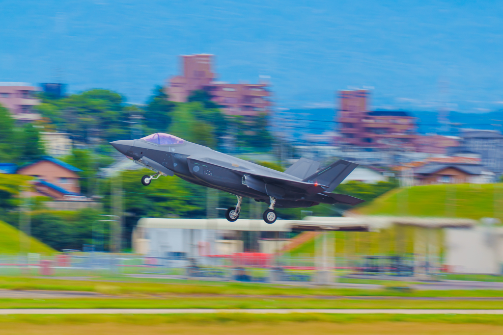 20251022-F-35
