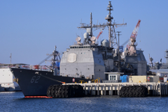 西日のミサイル巡洋艦