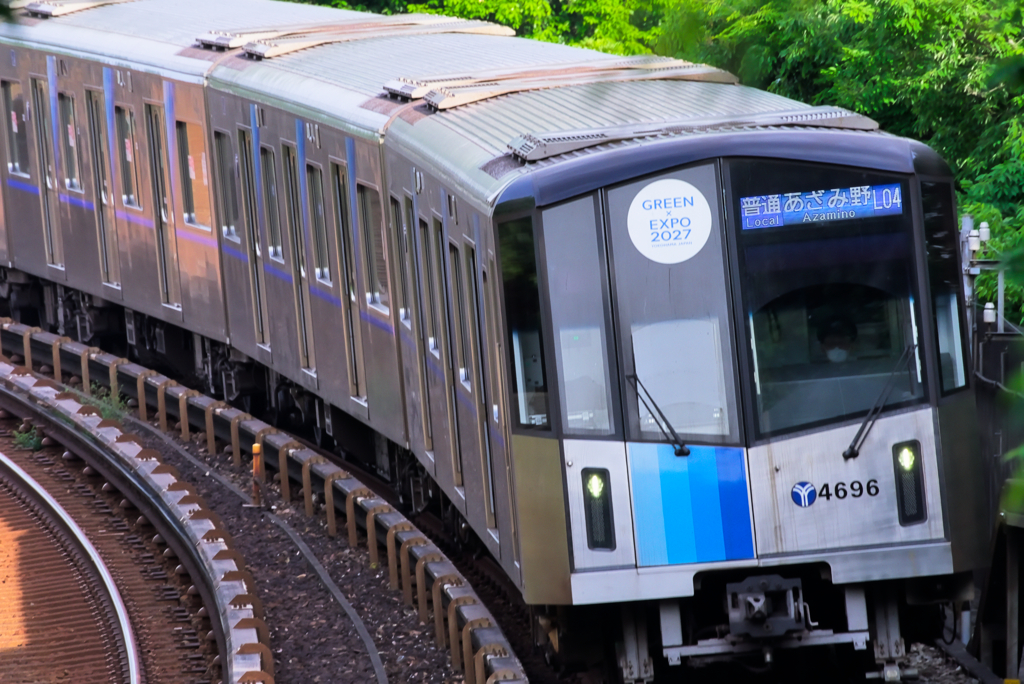 白黒（4696)電車～ブルーライン～