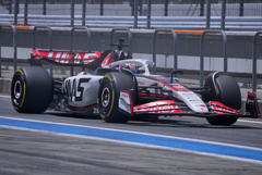 F1　HAAS ピットアウト