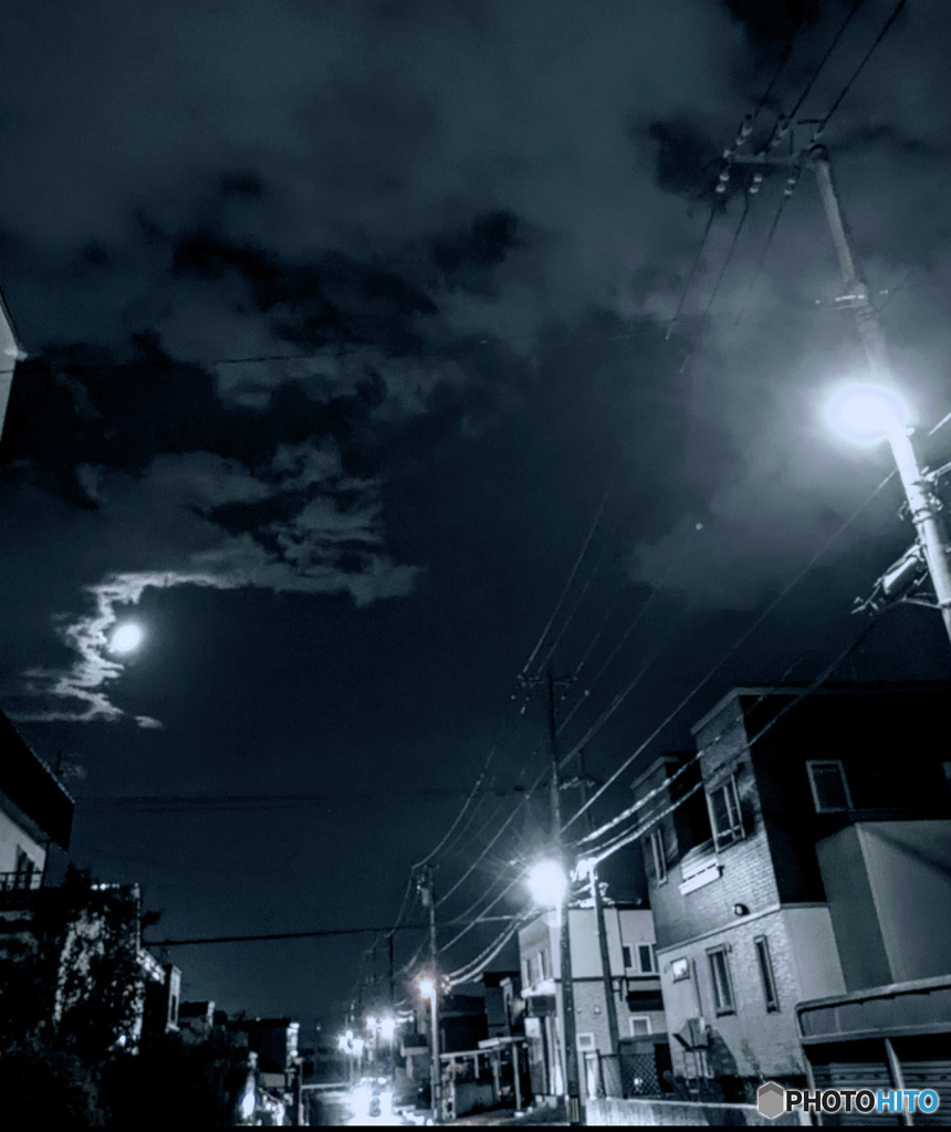 仕事帰りに雨にあたりながら