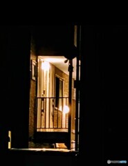 夜の帰り道の灯り
