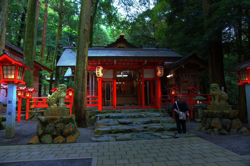 神社にて４