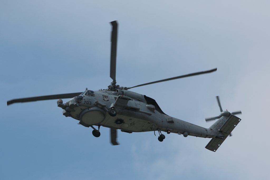 厚木 HSM-77 セイバーホークス　MH-60R #703