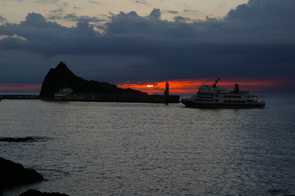 ウトロ港夕照