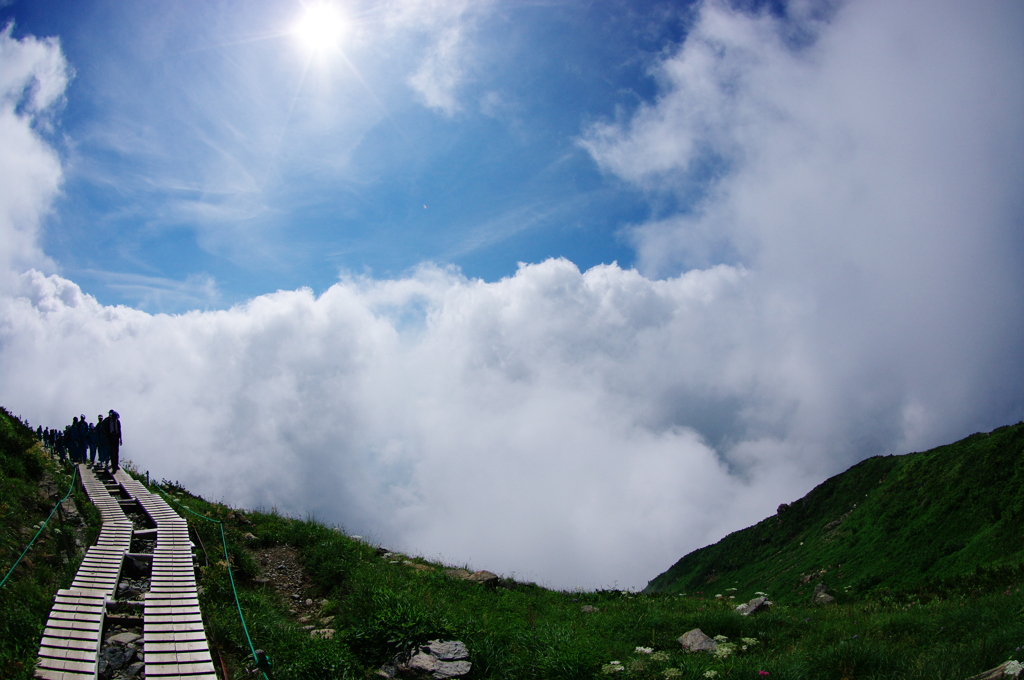 雲わきあがる