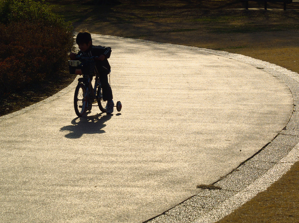 自転車に乗って横
