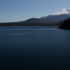 本栖湖の静寂と富士