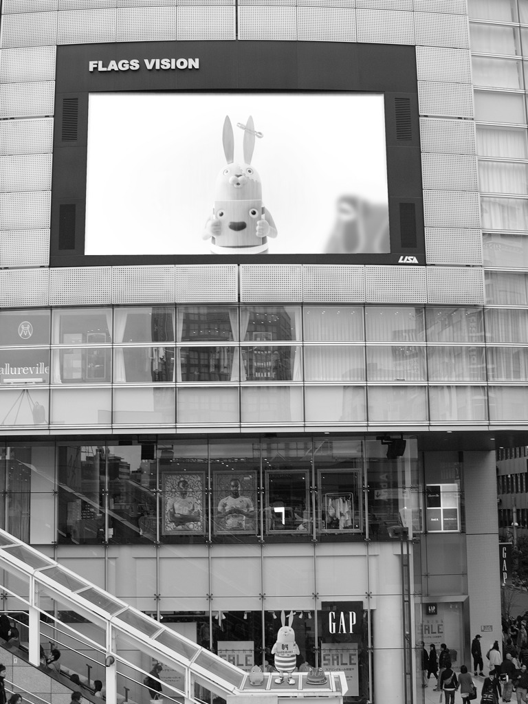ウサビッチ只今逃走中 ～ 新宿南口でプーチンを叫ぶ