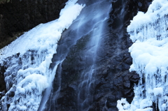氷結の滝　