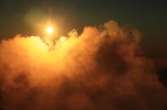 雲の切れ間から