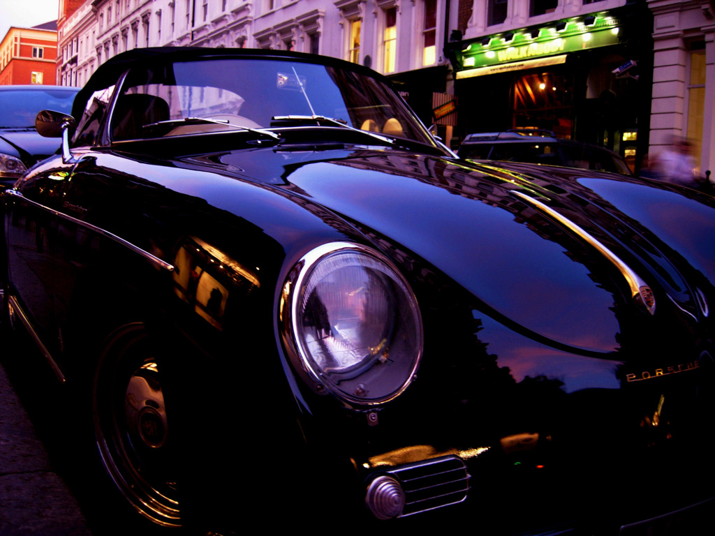 Old Porsche in London 