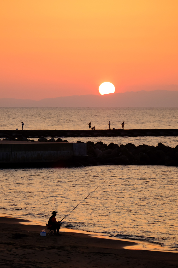 海辺の夕釣り