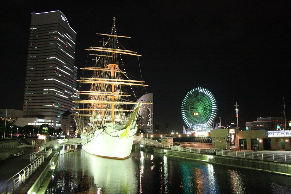 船と観覧車と静かな夜