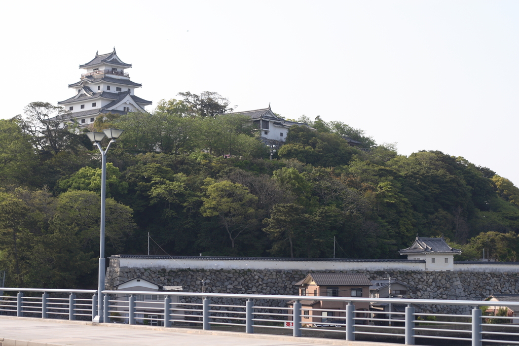 橋から見た唐津城