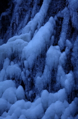 芭蕉の滝の冬