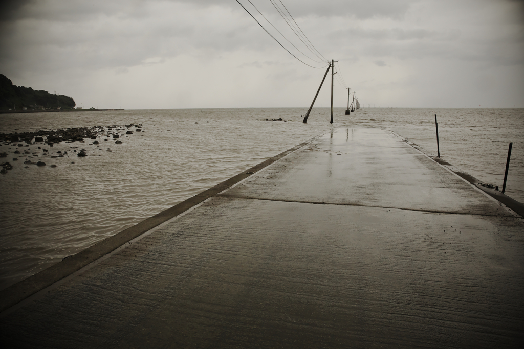 海に通じる道