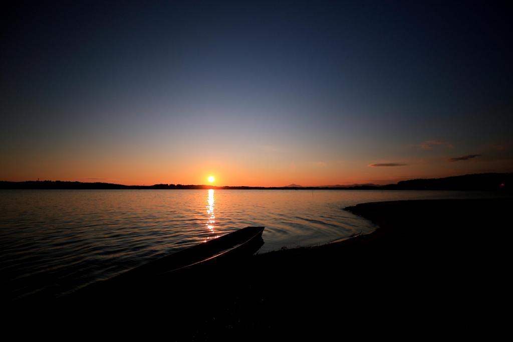 夕暮と湖畔のライン