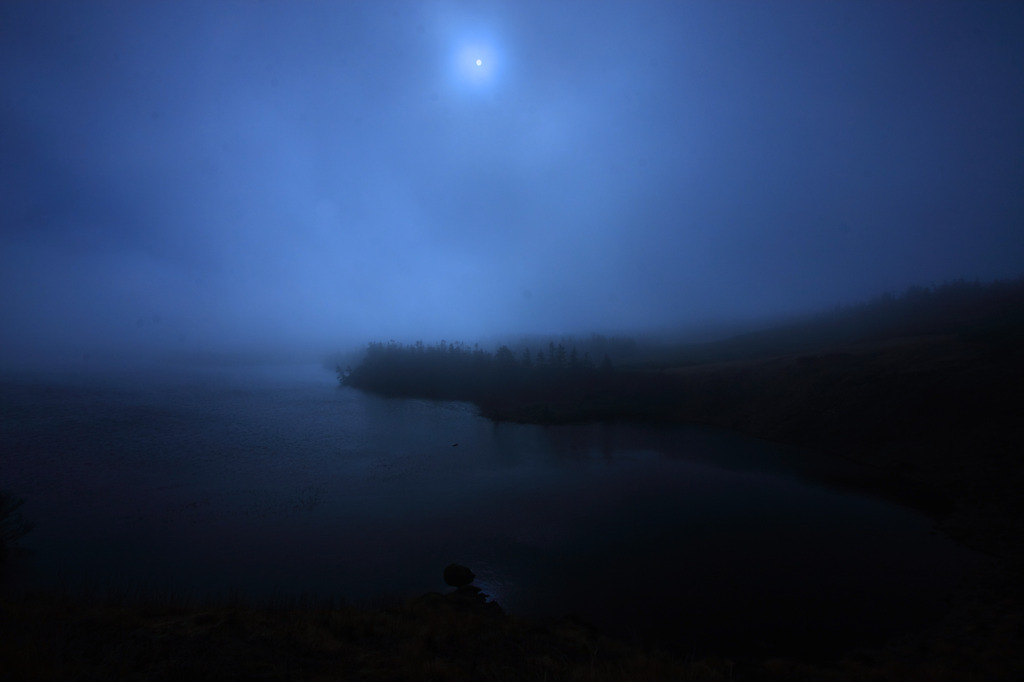 朝霧の八幡沼