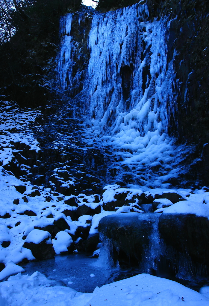 凍る滝