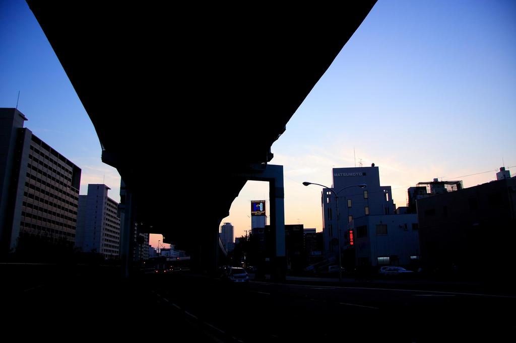 街の夕暮れ　