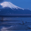 湖畔の夜明け