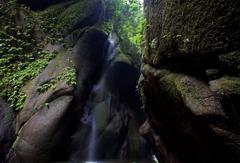 峡谷の清水