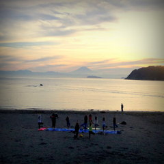 ビーチヨガ（というらしい）at逗子海岸