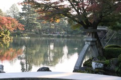 兼六園2枚目　有名な石灯籠と池