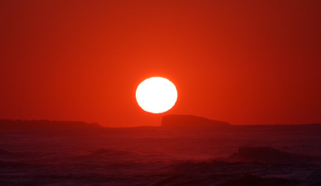 太陽と赤い空