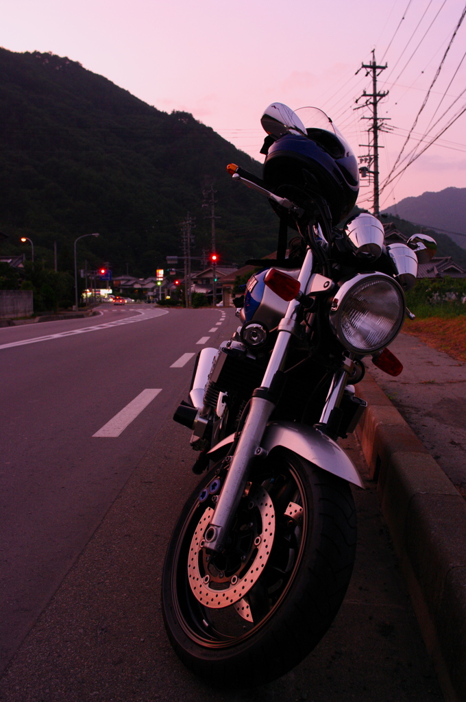 夕陽を浴びる愛車