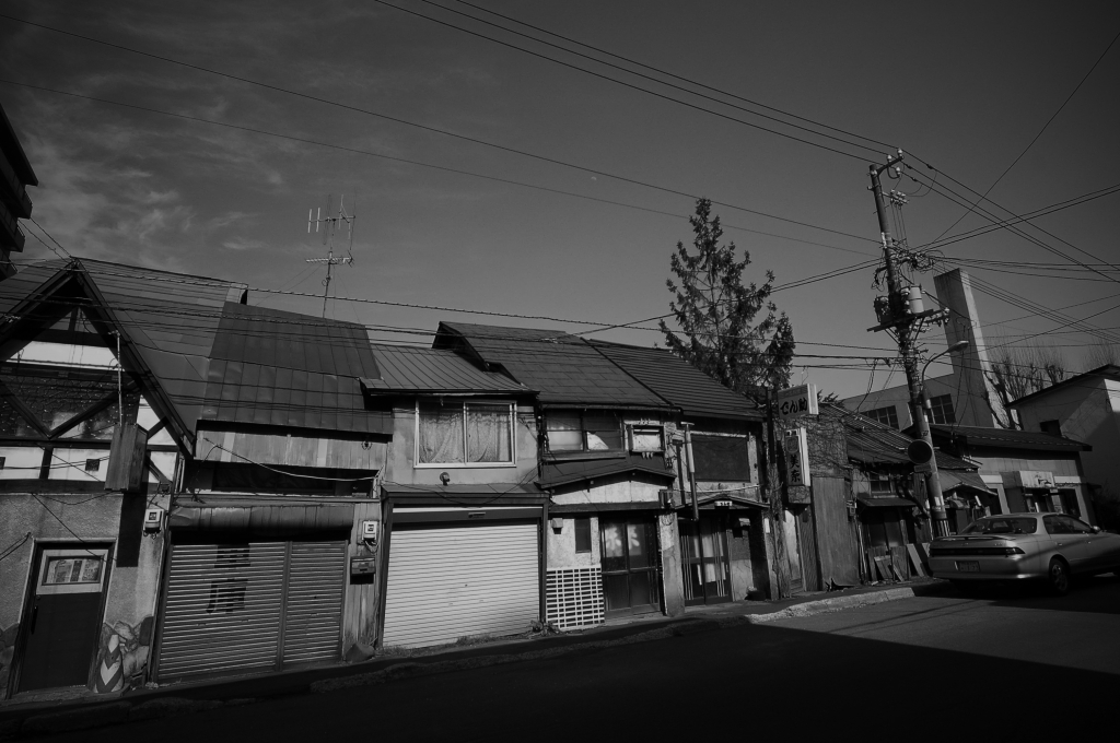 ひしめきあう