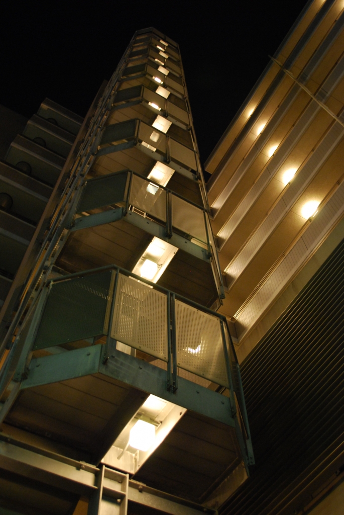 夜のマンション