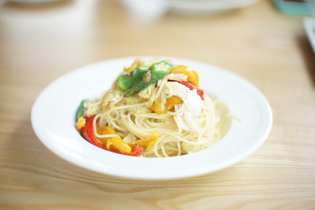 焼きナスとチキンと夏野菜のパスタ