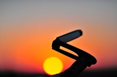 ハンドルの下の夕陽