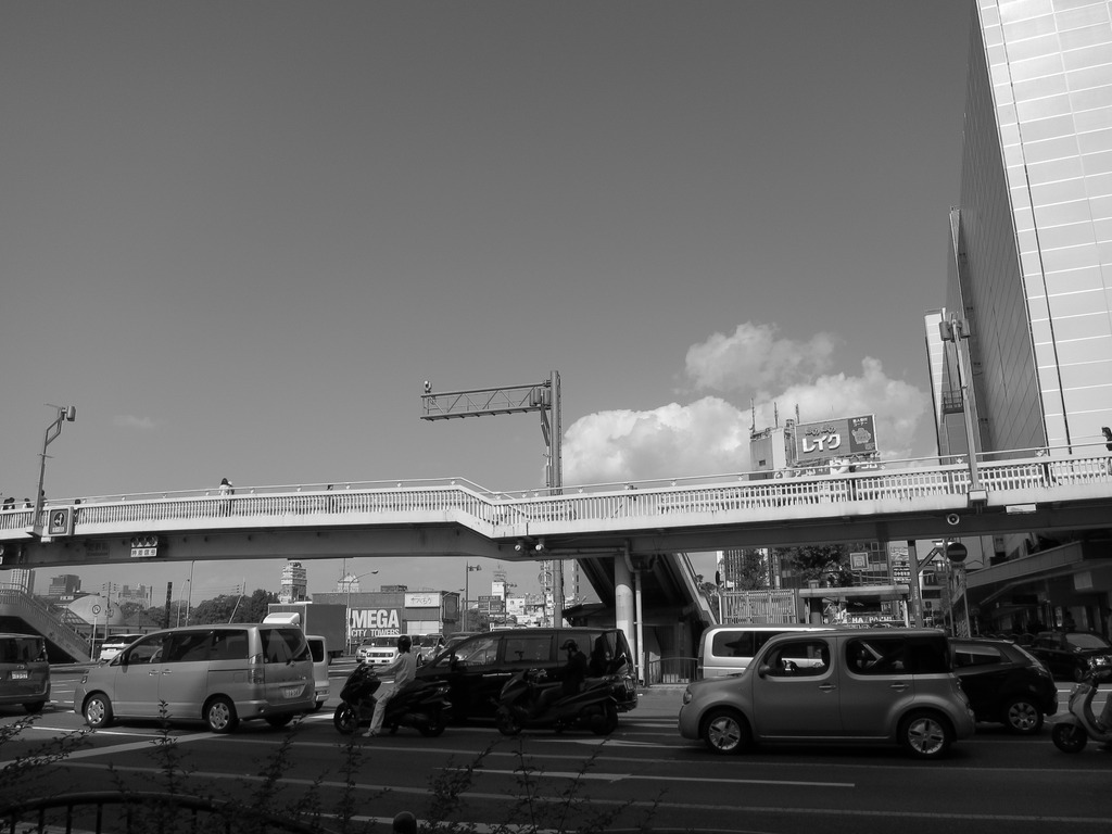 陸橋の向こうの雲２