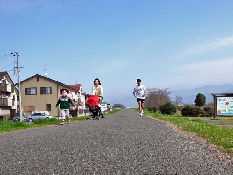 河川敷の道
