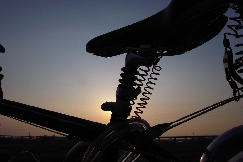 夕景の中の自転車