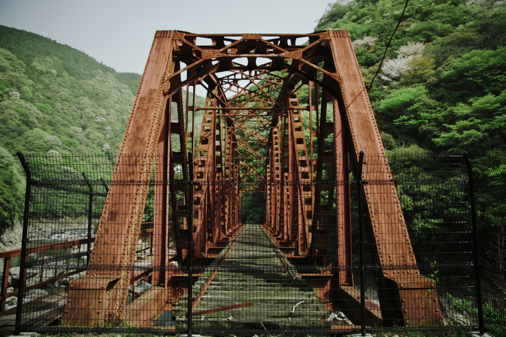 閉ざされた鉄路