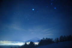 富士山と星の輝き