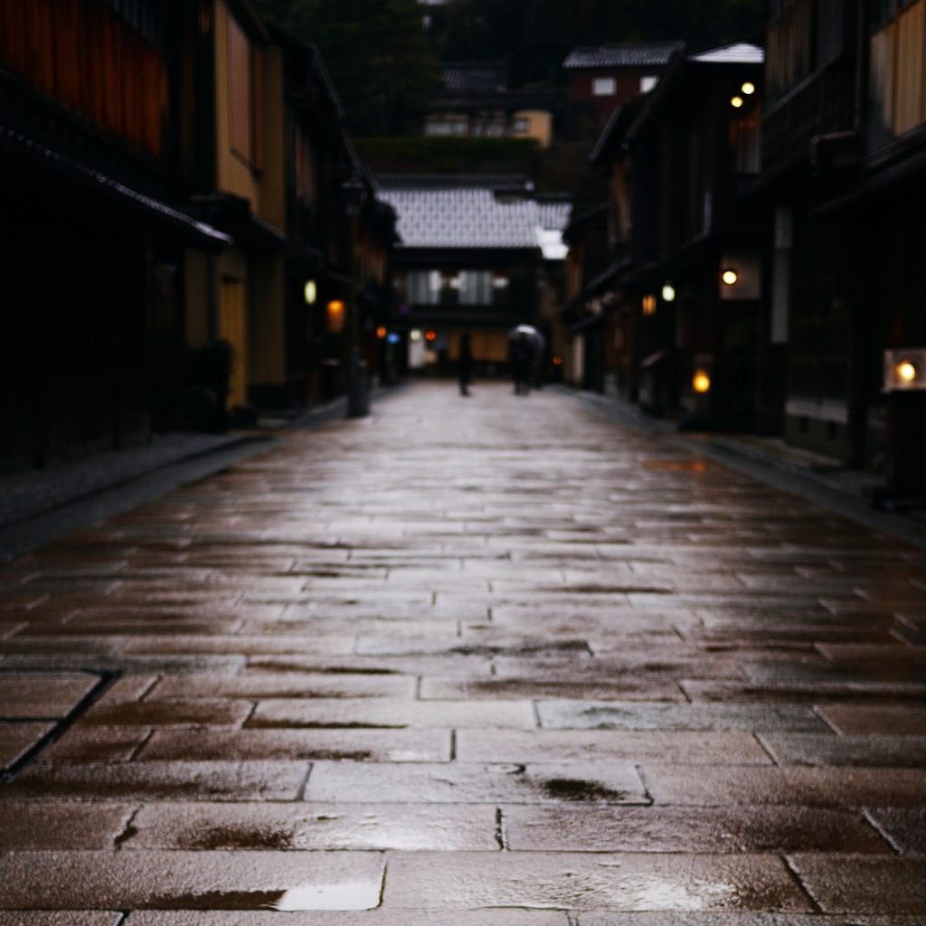 雨の路地