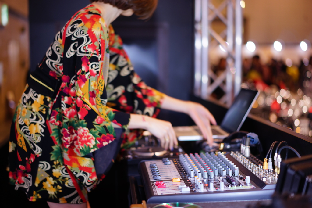 DJ. AKEE
