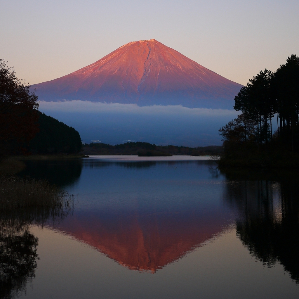 逆さ赤富士 by Cann-abe （ID：897737） - 写真共有サイト:PHOTOHITO