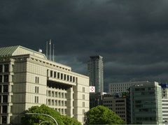 大阪市庁舎　風雲急を告げる！！