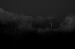 雲の向こうの風