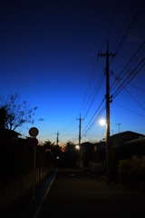 青