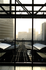 早朝の大阪駅