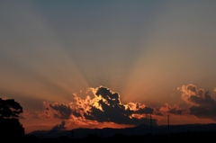 夕日に光る雲